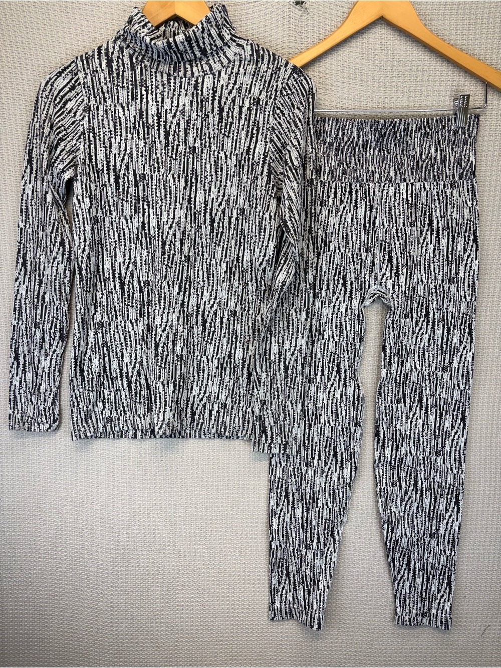 Athleta Black & White Textured Turtleneck Top